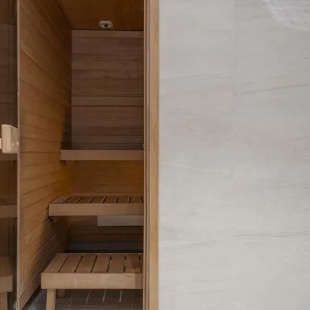 2 Bedroom Family With Sauna And Parking *